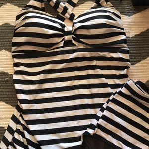 Torrid tankini with high waisted bottoms size 1